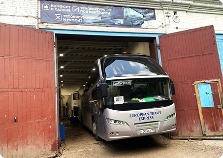 Автобус в гараже